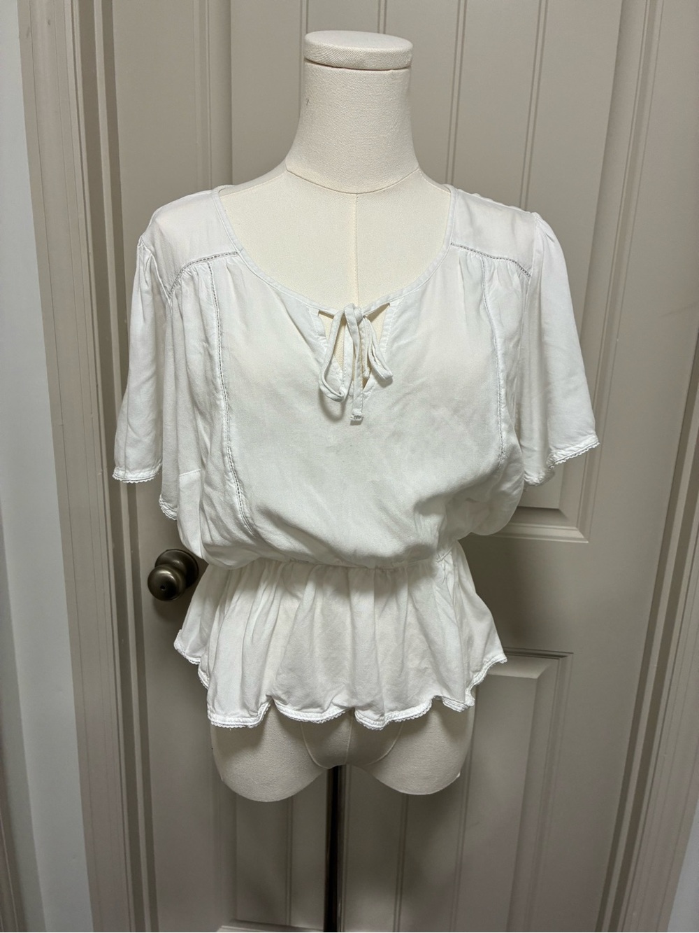 Abercrombie & Fitch White Tie-Front Peplum Blouse